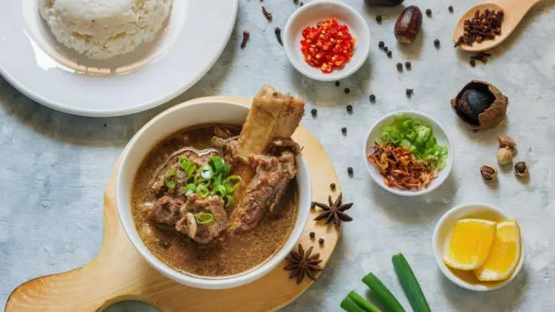 Eksplorasi Makanan Tradisional Makassar yang Kaya Rasa Rempah