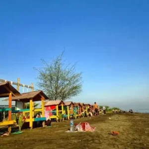 Indahnya Pantai Tirang, Wisata Favorit Keluarga di Semarang