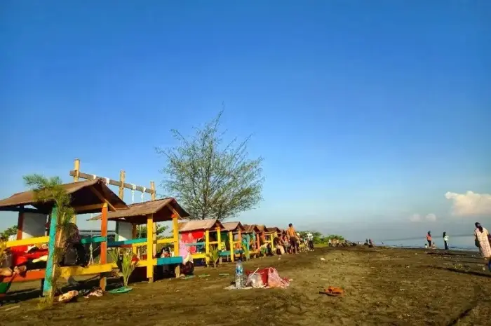 Indahnya Pantai Tirang, Wisata Favorit Keluarga di Semarang